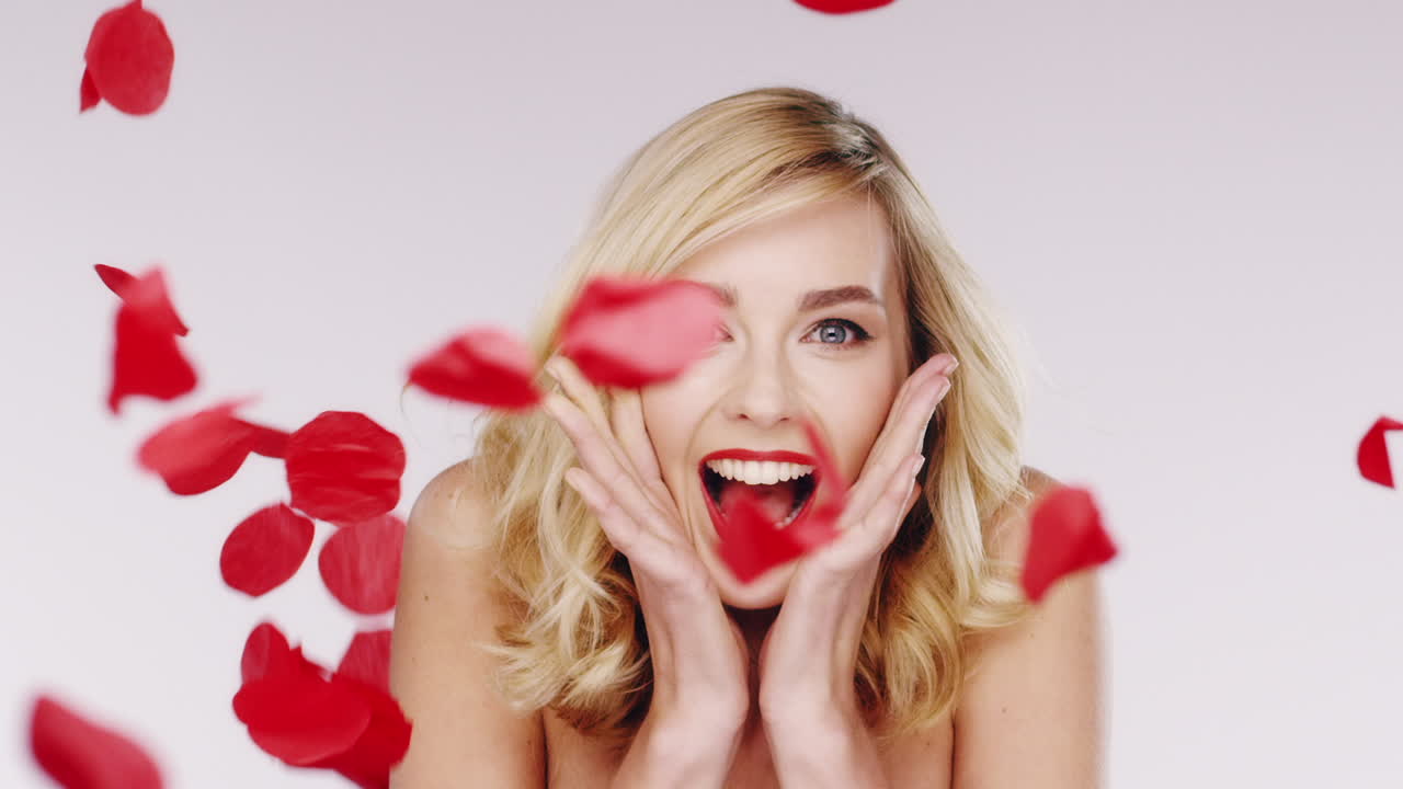 그녀의 아름다움은 꽃을 피우는 장미처럼