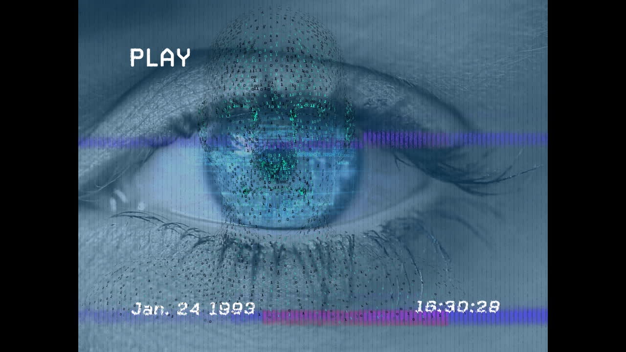 animación de interferencia y humano digital sobre el ojo de una mujer caucásica