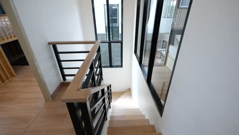 diseño moderno y elegante de la plataforma de la escalera del hogar