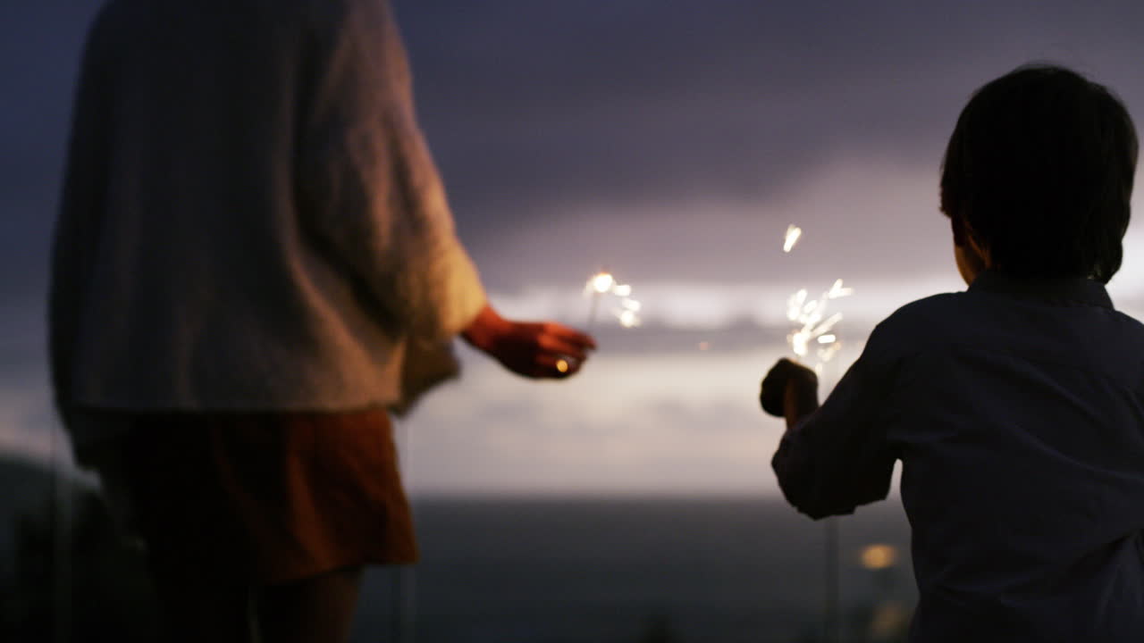 아이들은 항상 인생에서 가장 좋은 것을 즐 ⁇ 니다.