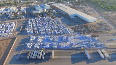 hermosa vista aérea área de carga de la industria