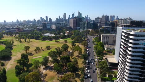 Albert-Park,-Melbourne-city-in-background