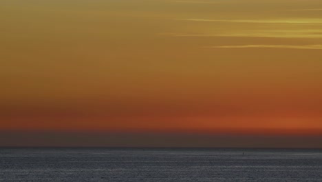 Damarischer-Himmel-Des-Ozeans-Sonnenuntergang-Im-Zeitraffer-In-Cascais