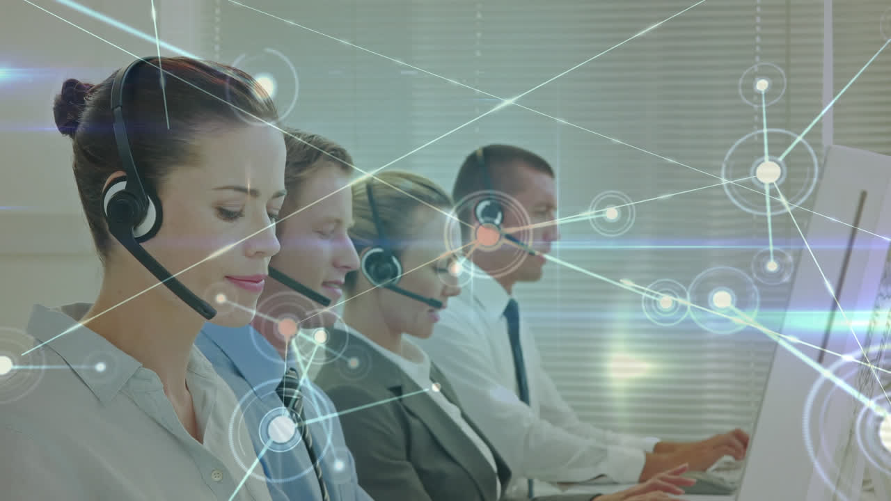animación de la red de conexiones a través de personas de negocios que usan auriculares telefónicos