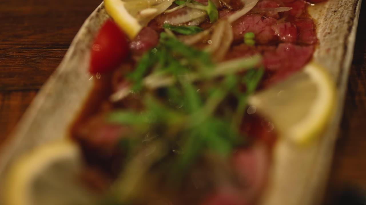 primer plano de un plato japonés en dubai