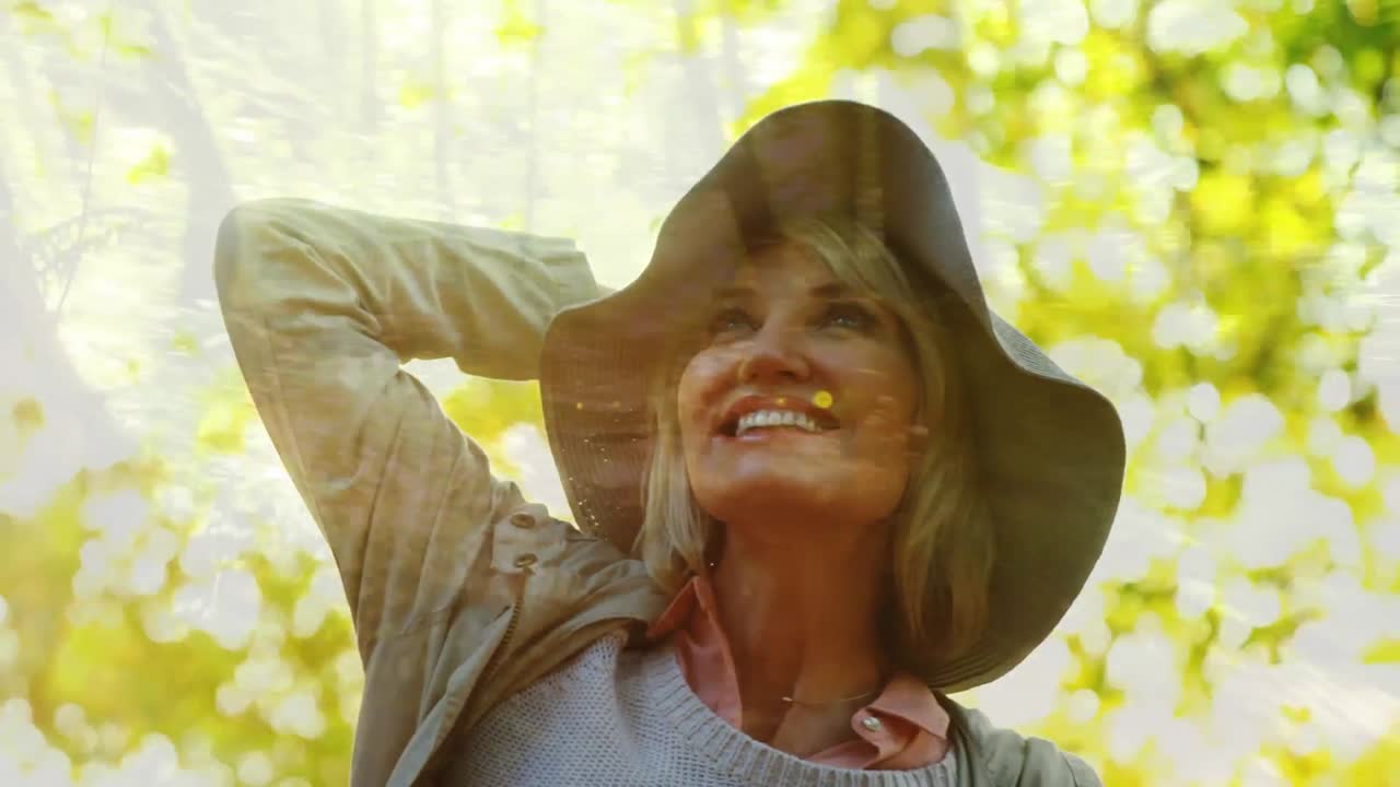 un excursionista disfrutando del paisaje