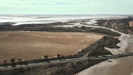 imágenes de drones de tierras de cultivo, tyrell creek y el lago tyrell en el noroeste de victoria, mayo de 2021