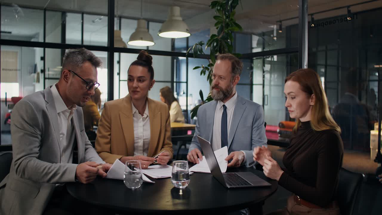 reunión de negocios en una oficina moderna