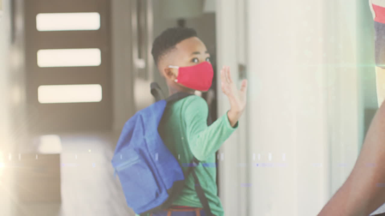 animación de luces sobre un niño afroamericano con máscara facial dirigiéndose a la escuela