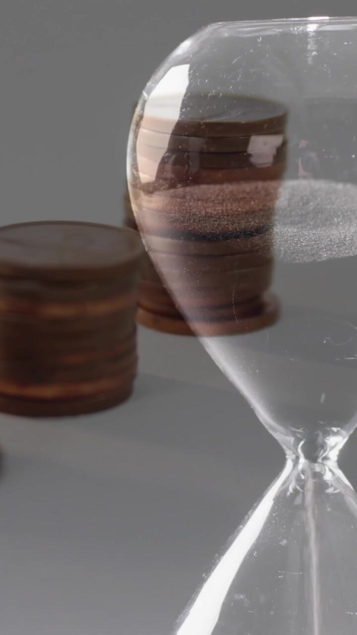 Animation of stacks of coins over hourglass