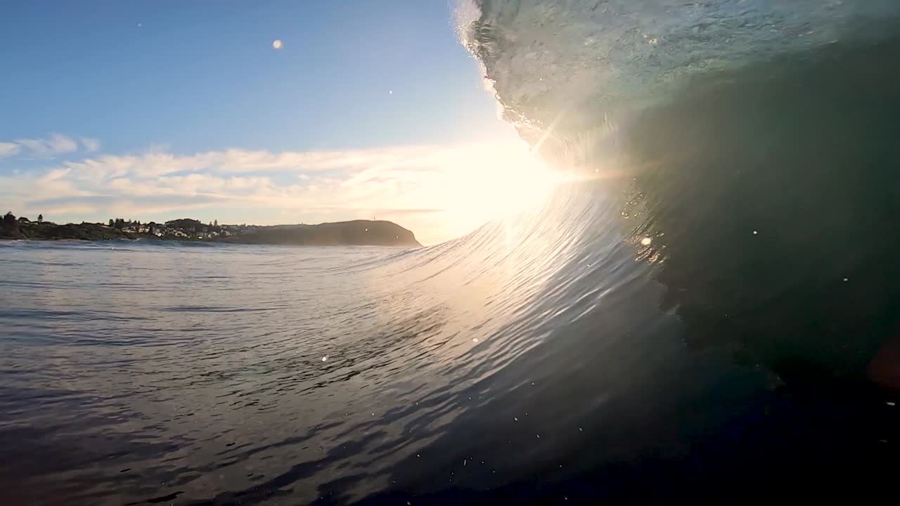 gopro punto de vista en cámara lenta bodyboard surf arrecife cristalino playa barril temprano en la mañana océano pacífico costa central nsw australia 1920x1080 hd