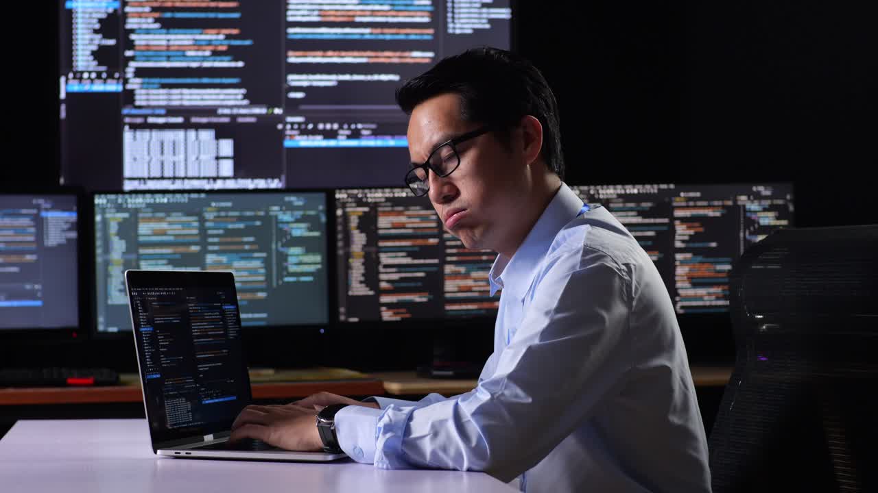 밤 늦게 일하는 프로그래머