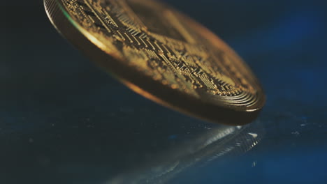 moneta d'oro in rotazione