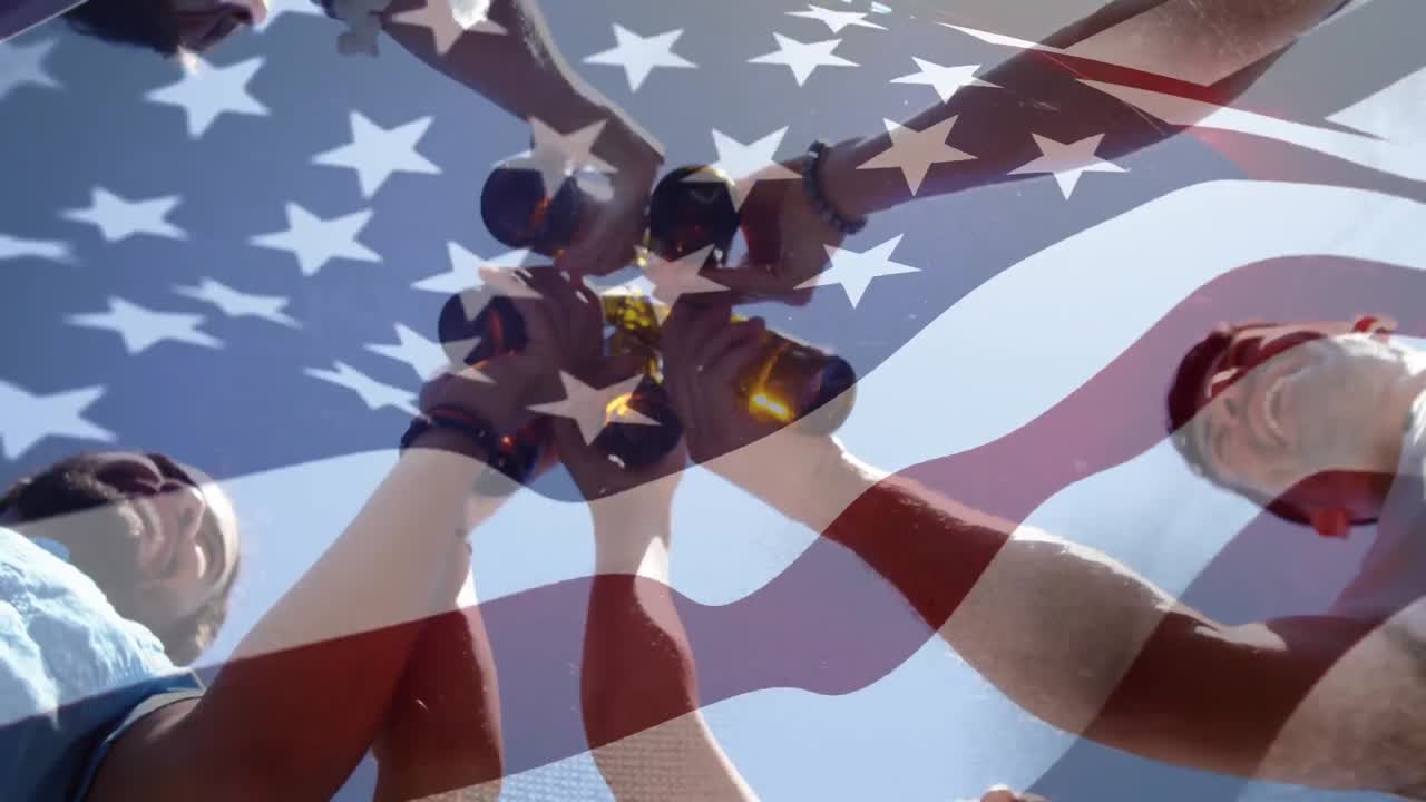 un grupo de chicos brindando cerveza