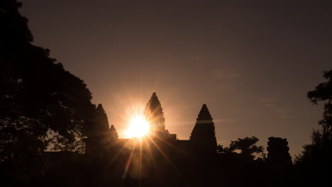 angkor wat sunrise star burst con espacio de copia - acercar