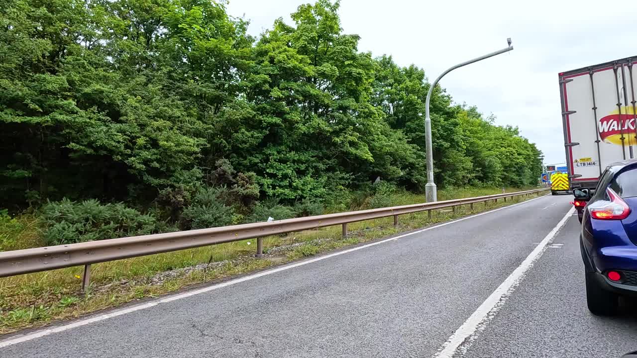 버밍엄 의 고속도로 에서 구급차 를 운전 하는 것