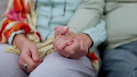 jubilación, cogidos de la mano o pareja de ancianos