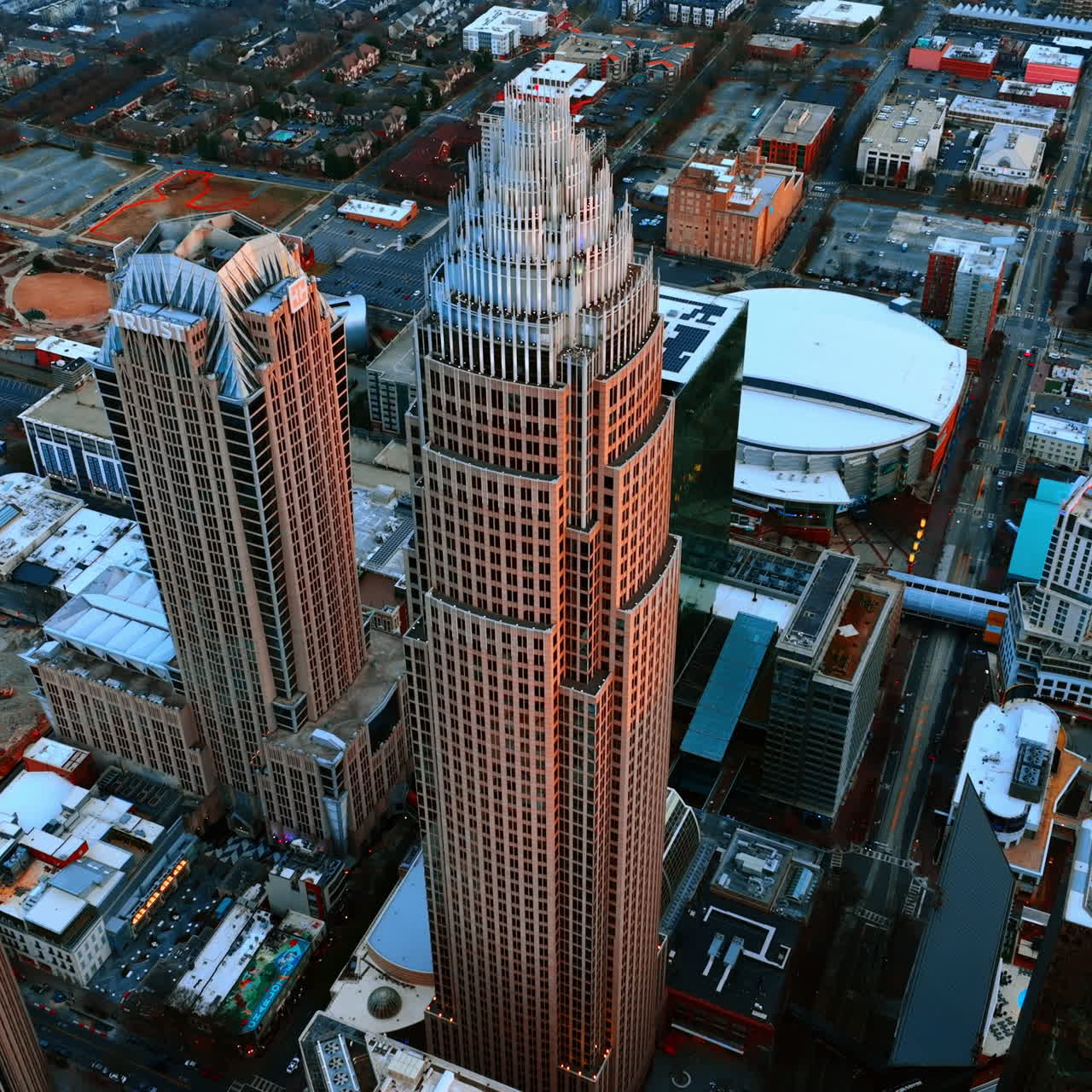 Vista dall'alto del Bank of America Corporate Center. Edificio straordinario nel panorama di Charlotte, NC, USA.