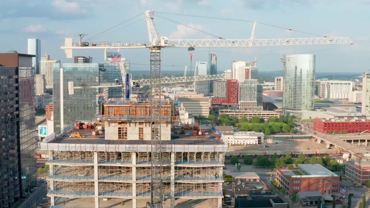 antena descendente de rascacielos en construcción en ee.uu.