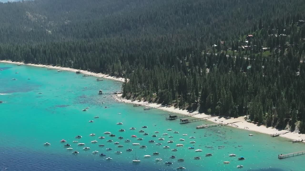 Esplorando le sponde del lago Tahoe in California e Nevada