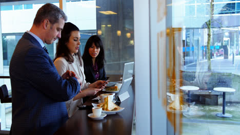 Executives-interacting-with-each-other-while-having-coffee