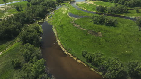 Aerial-View-of-Mississippi-River-Surrounded-By-Lush-Greenery-In-Wisconsin,-USA