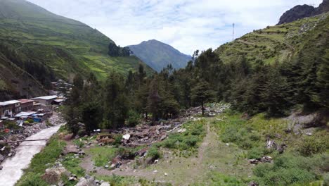 Drone-shot-of-trees-in-the-andes-mountains,-with-a-river-to-to-the-left