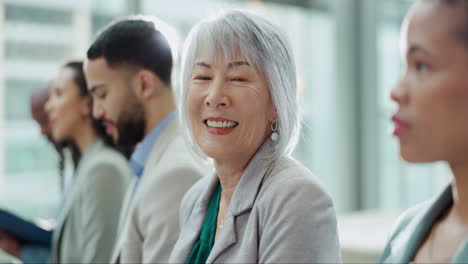 Gesicht,-Lächeln-Und-Eine-Asiatische-Geschäftsfrau