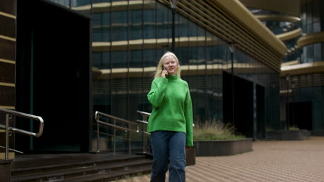 Serious-albino-woman-walking-on-the-street