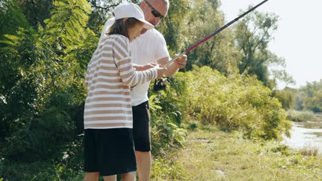 padre e hija pescando