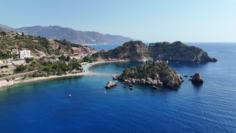 Beautiful-coastal-landscape-with-turquoise-water-and-rocky-islands