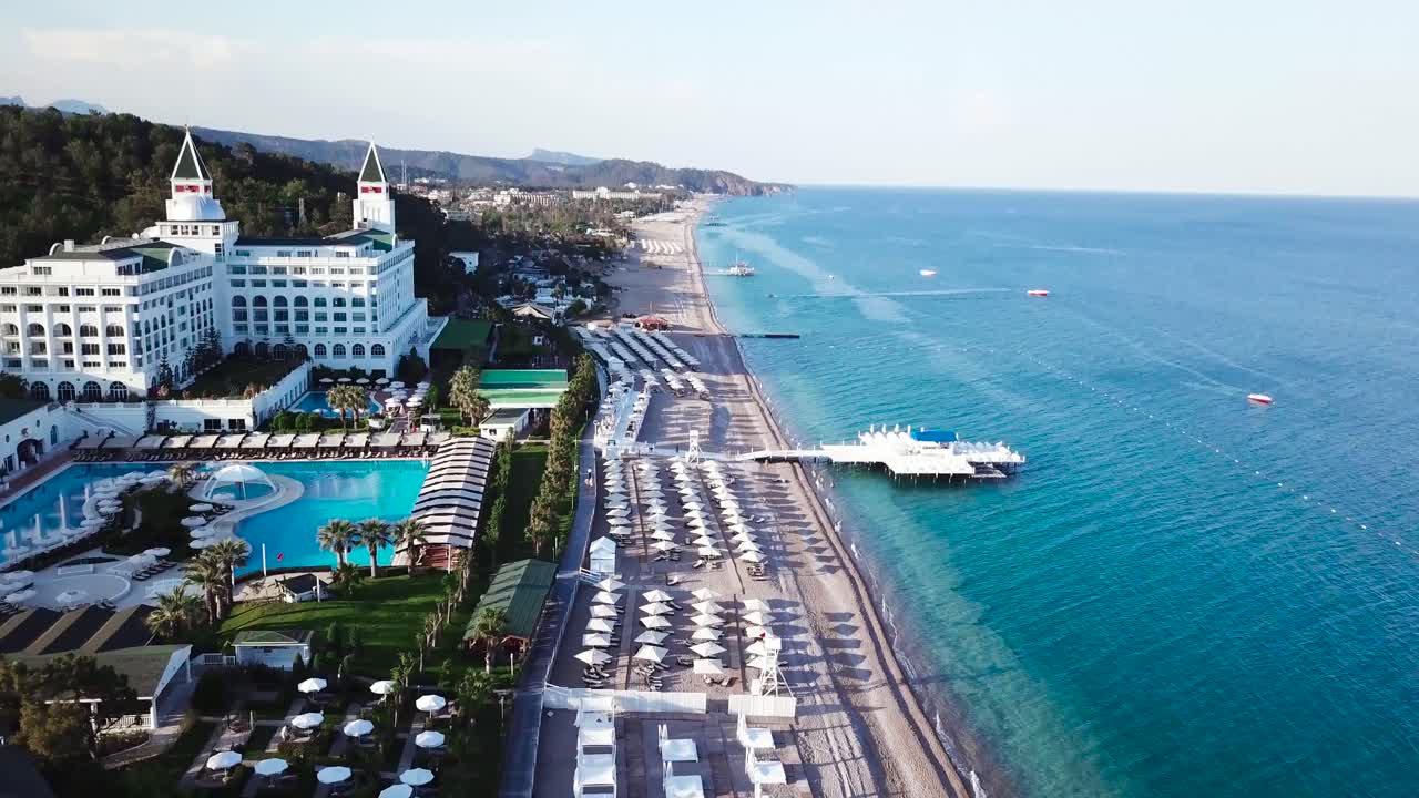 Luxury Beach Resort with Beautiful Pool and Ocean View