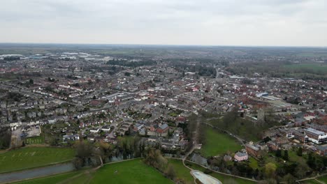 sudbury suffolk reino unido amplio establecimiento toma aérea 4k