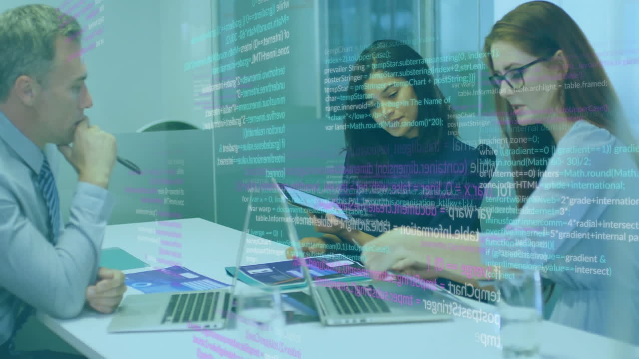 animación del procesamiento de datos sobre diversas personas de negocios en la oficina