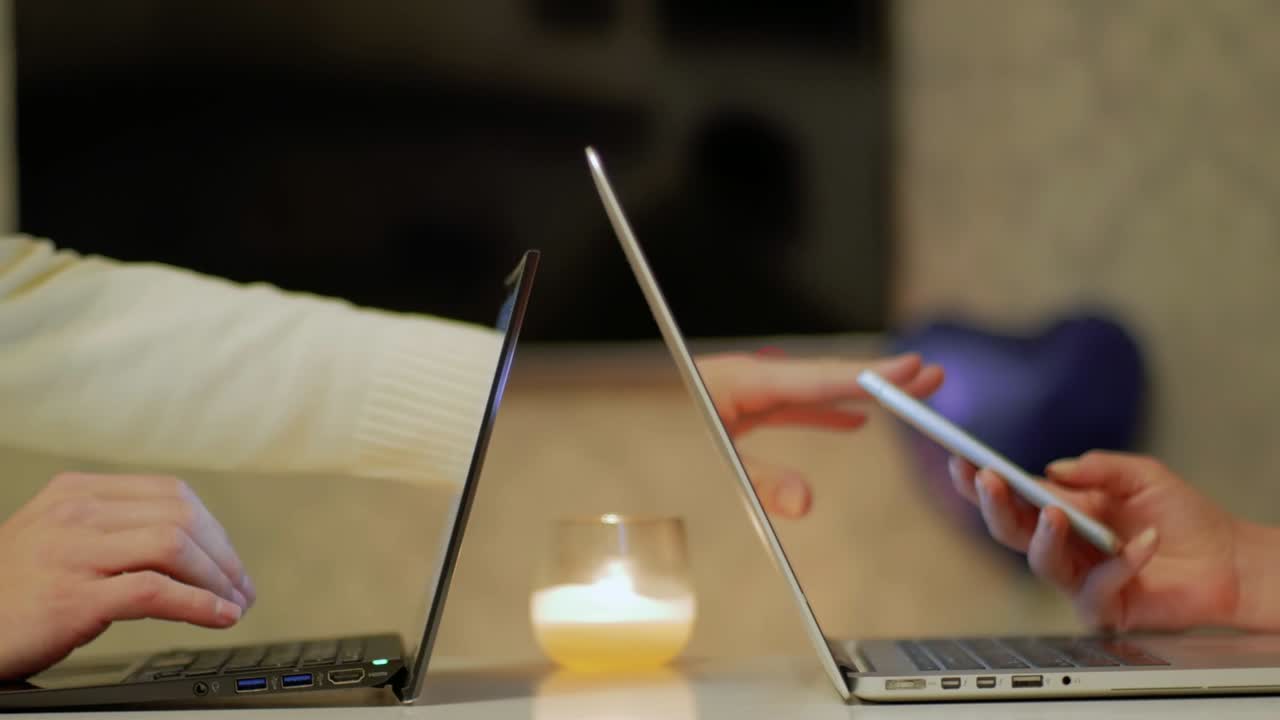 도은 인터넷을 통해 다른 사람의 기기에 침투합니다.