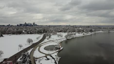 Invierno-En-El-Barrio-Del-Lago-Sloan-De-Denver