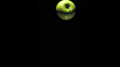 manzana verde en rotación