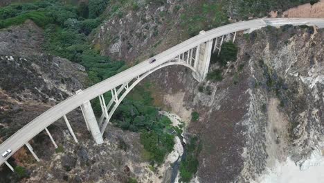 Puente-Y-Playa-Del-Cañón-Bixby-Vistos-Desde-Un-Dron,-California