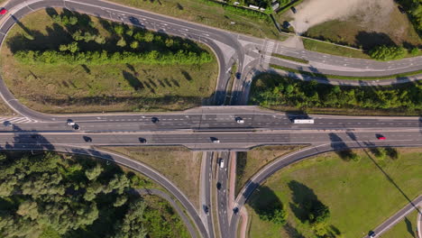 vista aérea de un cruce de autopistas