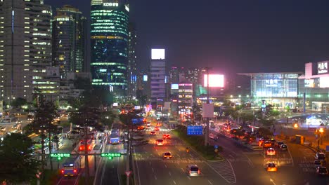 夜のソウルの高速道路