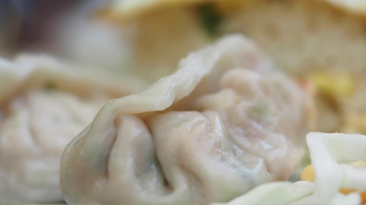 крупный план испаренных пельмени