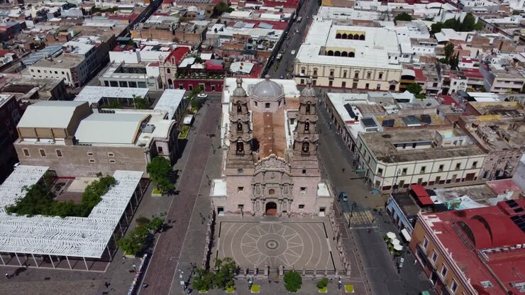 Cattedrale di Aguascalientes in una ripresa dall'alto che termina con una panoramica.