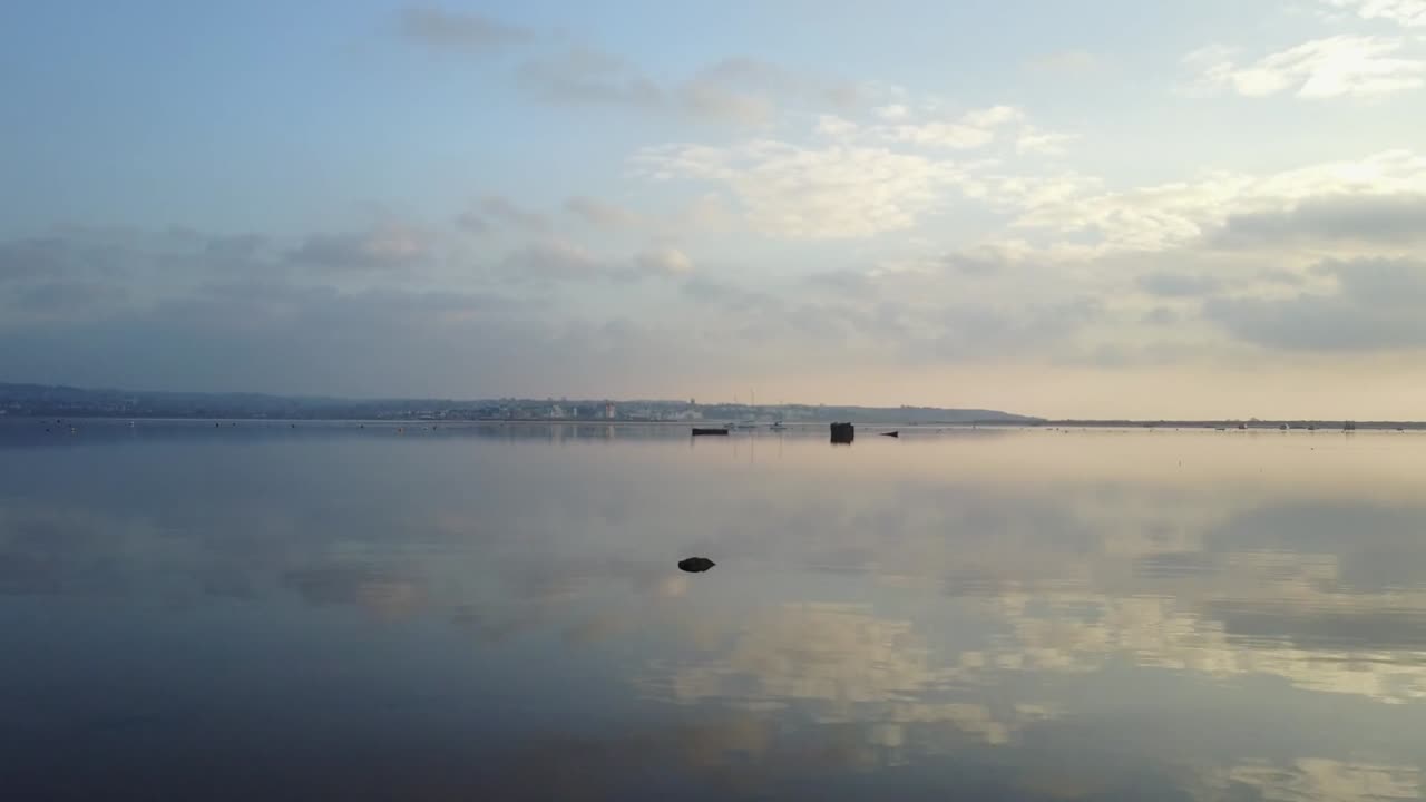 스타크로스 저공항: 바다로 올라가는 데본, 영국