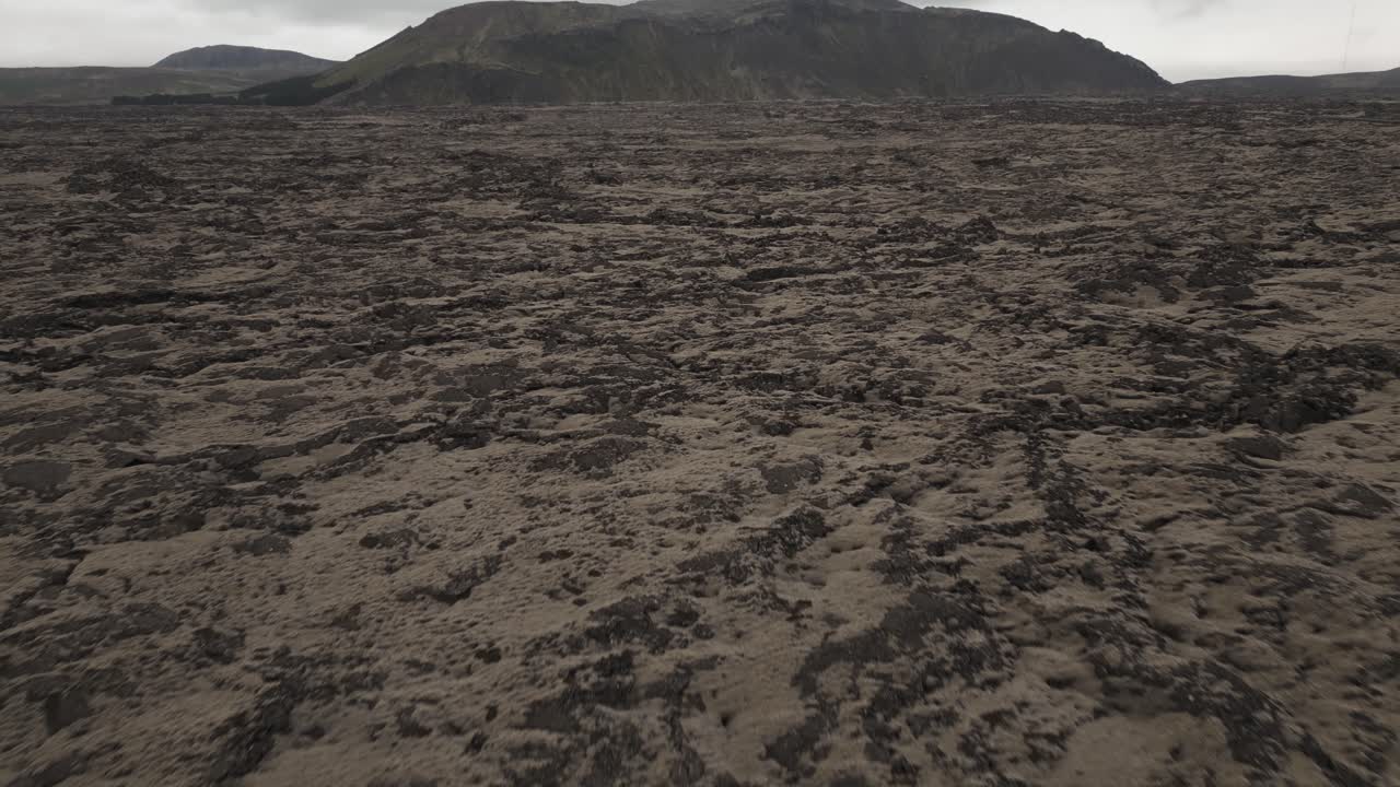 아이슬란드 의 용암  을 가진 파노라마 풍경, 어두운 날 에, 공중 에서 올라가는 모습