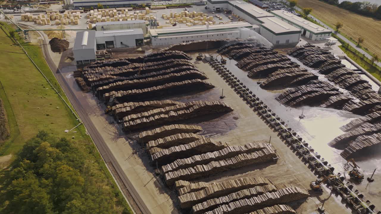 평평한 지역에서 목재 산업 드론 촬영