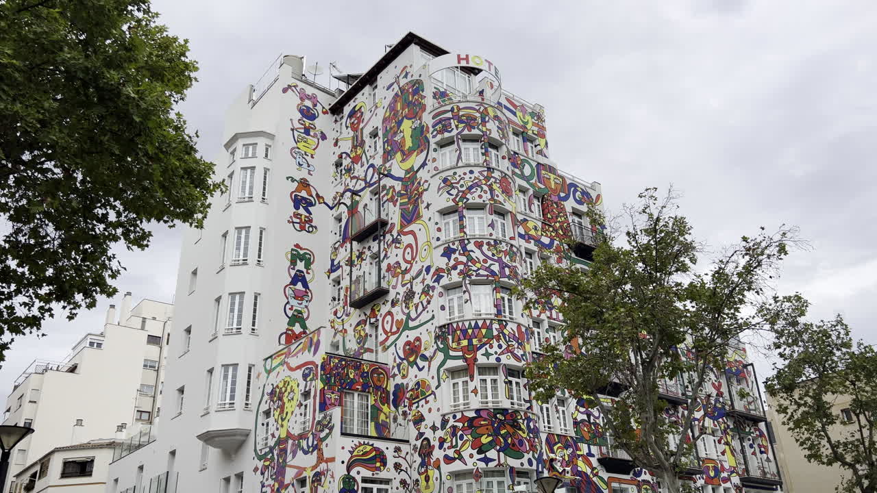 tiro inclinado de graffiti hotel artmadams palma de mallorca