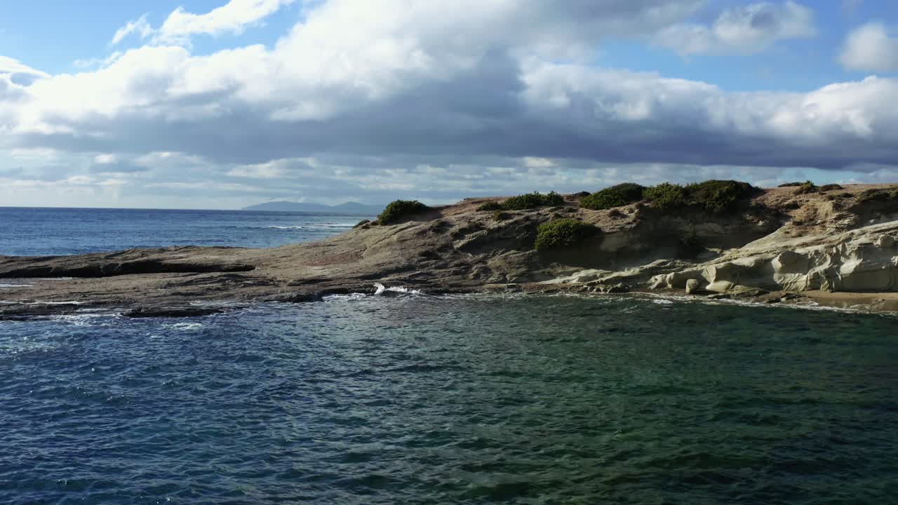 겨울에 자연 흰 돌과 deliklikoy의 아름다운 바다 케이프