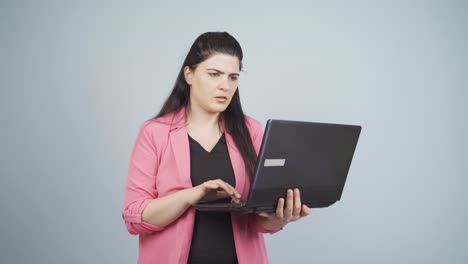 mujer de negocios con ansiedad de negocios.