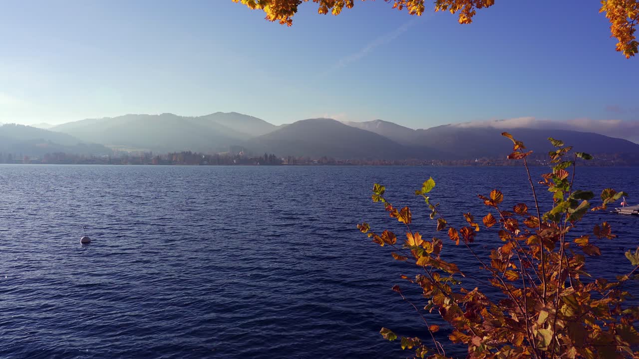 알프스에서 배경 산의 단풍 액자보기