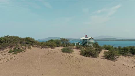 Wooden-building-at-dunes-of-Baní-or-Bani-in-Las-Calderas-Peninsula,-Dominican-Republic